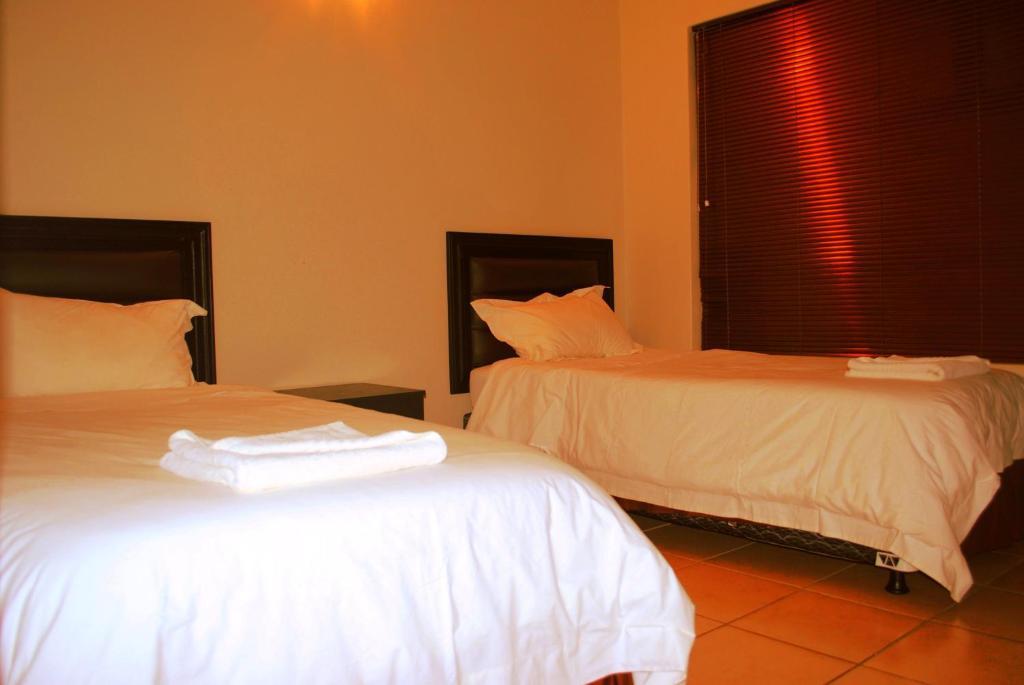 Palm Valley Inn And Day Spa Hartbeespoort Exterior foto