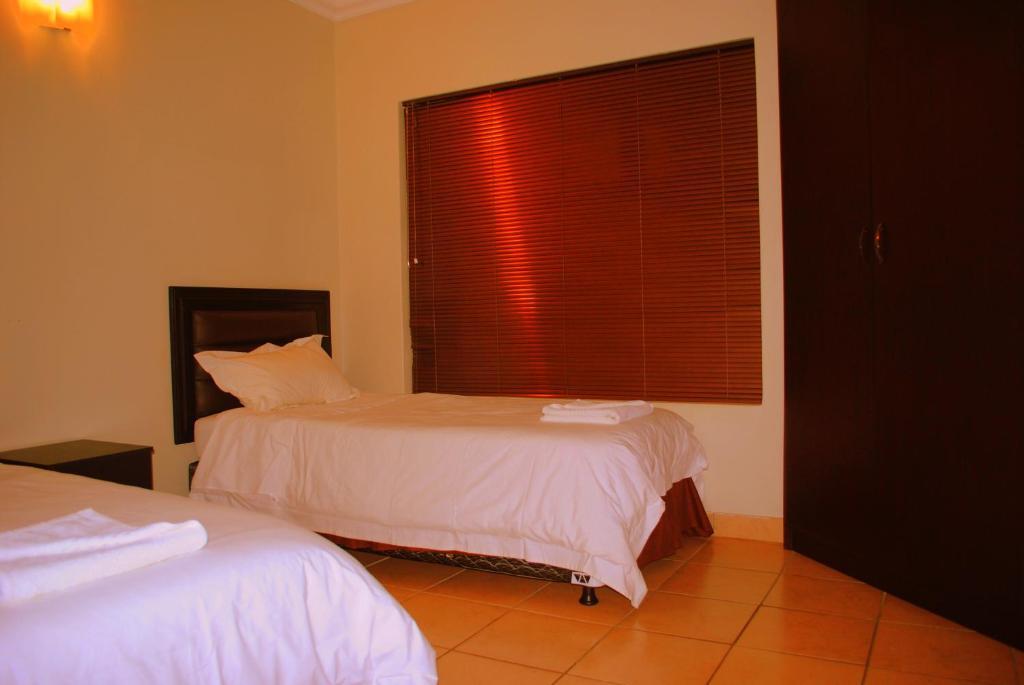 Palm Valley Inn And Day Spa Hartbeespoort Exterior foto